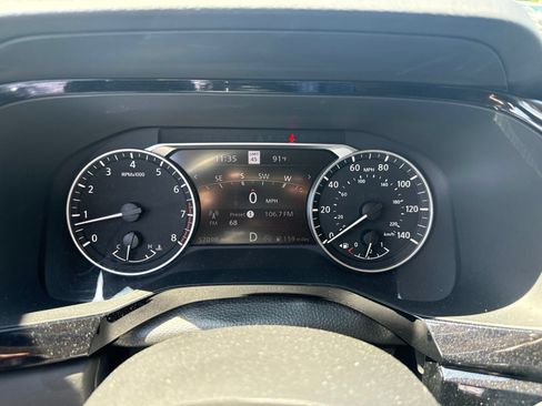 Used 2023 Nissan Pathfinder SL w/ SL Premium Package FWD image 11