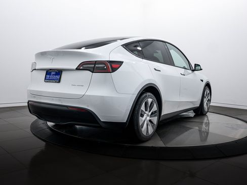 Used 2021 Tesla Model Y Long Range image 4