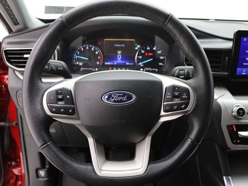 Used 2024 Ford Explorer XLT w/ Equipment Group 202A AWD/4WD image 17