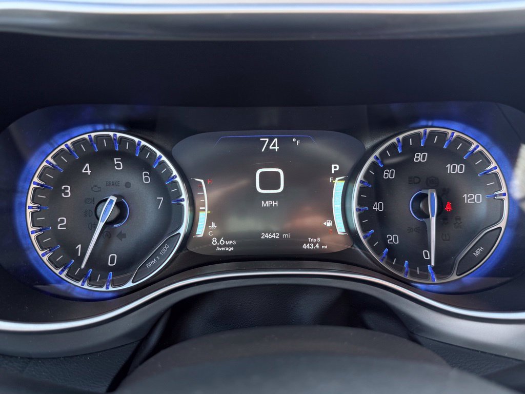Certified 2025 Chrysler Pacifica Limited FWD image 43