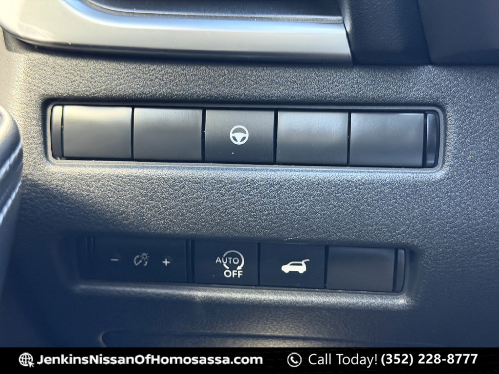 Used 2023 Nissan Rogue SV w/ SV Premium B Package FWD image 40