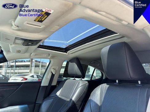 Used 2021 Lexus ES 300h w/ Luxury Package FWD image 19