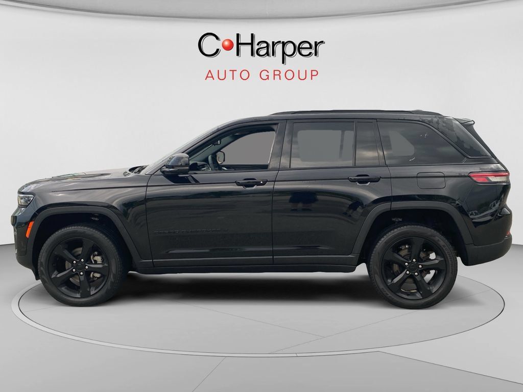 Used 2024 Jeep Grand Cherokee Limited w/ Black Appearance Package AWD/4WD image 6