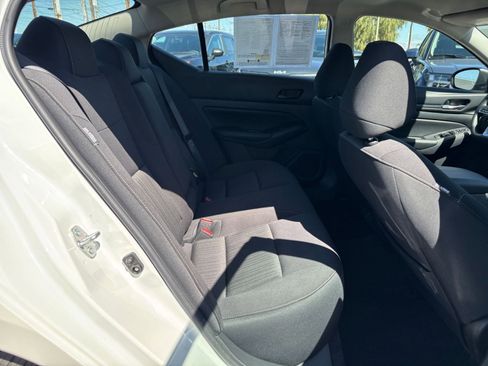 Used 2025 Nissan Altima 2.5 SV FWD image 39