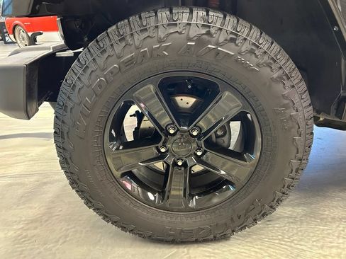 Used 2015 Jeep Wrangler Unlimited Sahara AWD/4WD image 22