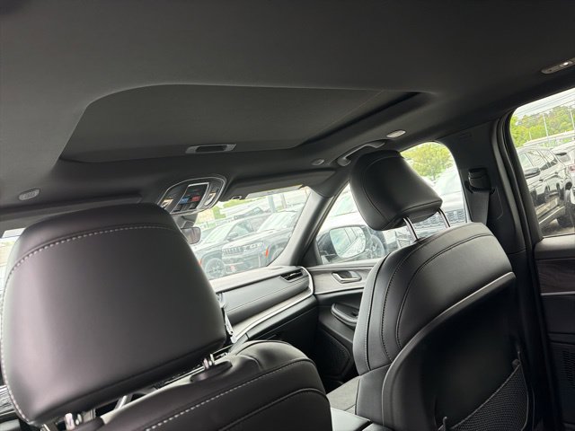 New 2026 Jeep Grand Cherokee Altitude AWD/4WD image 9
