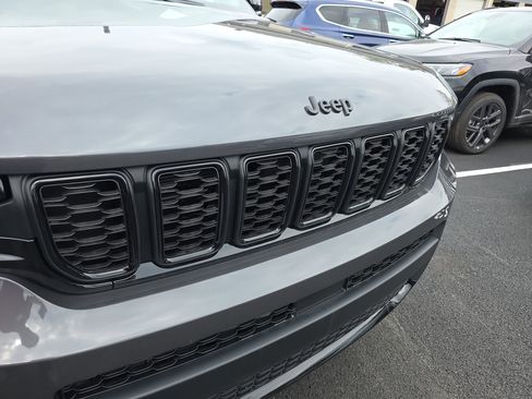 New 2025 Jeep Grand Cherokee L Altitude image 27