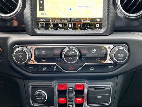 Used 2023 Jeep Wrangler Unlimited Sahara AWD/4WD image 18