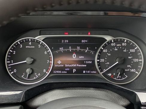 Used 2023 Nissan Pathfinder SL AWD/4WD image 17