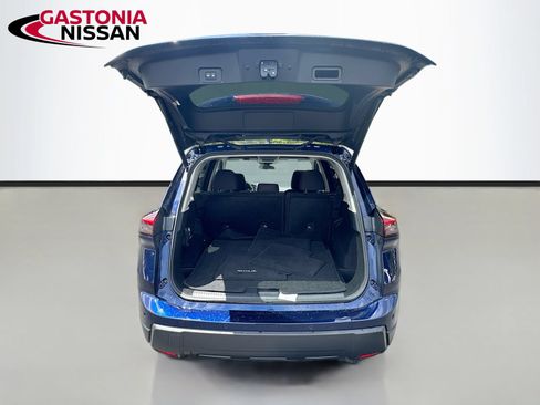 Used 2025 Nissan Rogue SV FWD image 34