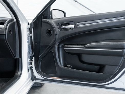 Used 2022 Chrysler 300 Touring image 33