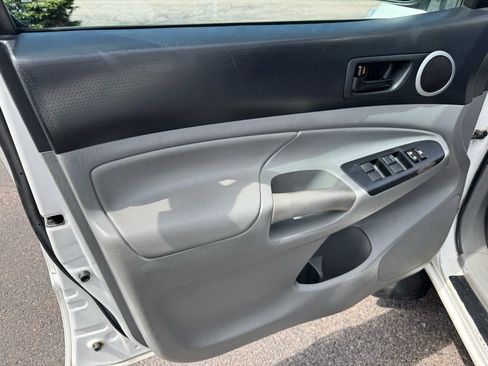 Used 2013 Toyota Tacoma 4x4 Double Cab w/ SR5 Pkg image 9