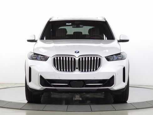 Used 2026 BMW X5 xDrive40i w/ Parking Assistance Package AWD/4WD image 2
