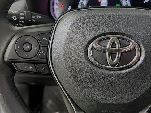 Used 2023 Toyota RAV4 XLE Premium image 19