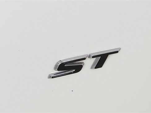 Used 2025 Buick Enclave Sport Touring FWD image 24