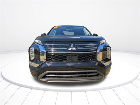 New 2025 Mitsubishi Outlander ES image 9