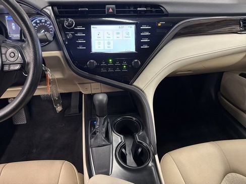 Used 2019 Toyota Camry LE FWD image 18
