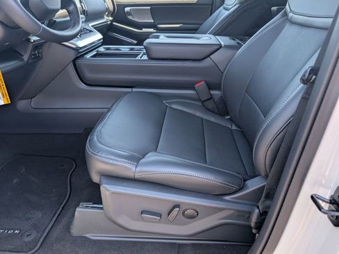 New 2026 Ford Expedition Platinum image 10