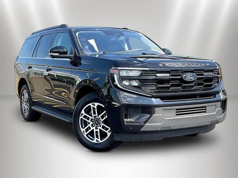 Used 2025 Ford Expedition Active AWD/4WD image 3