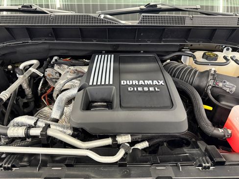 Used 2024 Chevrolet Silverado 1500 RST AWD/4WD image 33