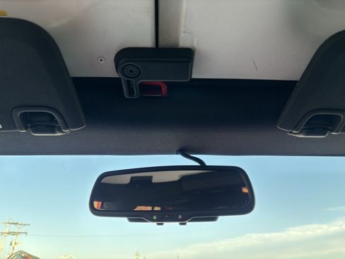 Used 2018 Jeep Wrangler Unlimited Rubicon w/ Connectivity Group image 18