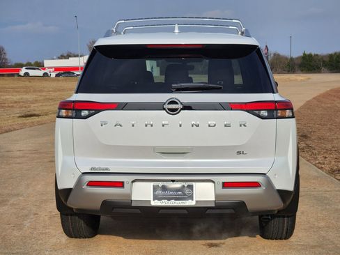 New 2025 Nissan Pathfinder SL image 8