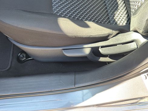 Used 2022 Nissan Versa S FWD image 20