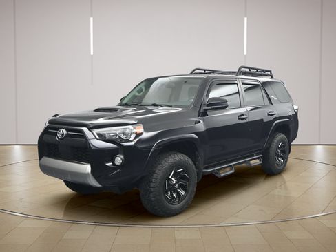 Used 2020 Toyota 4Runner TRD Off-Road AWD/4WD image 3