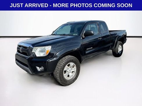 Used 2014 Toyota Tacoma 4x4 Access Cab V6 w/ TRD Off-Road Package image 3