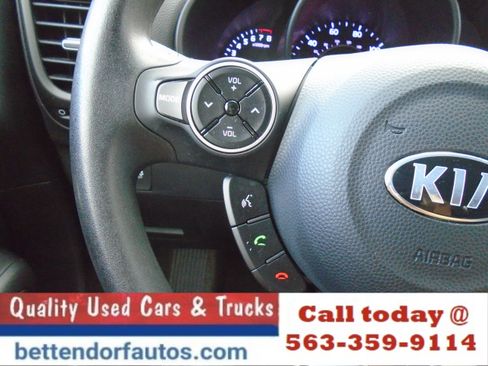 Used 2016 Kia Soul FWD image 17
