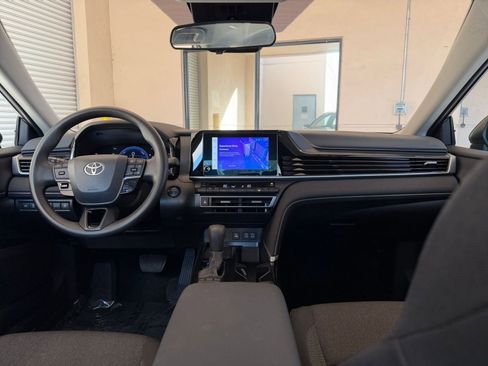Used 2025 Toyota Camry LE image 27
