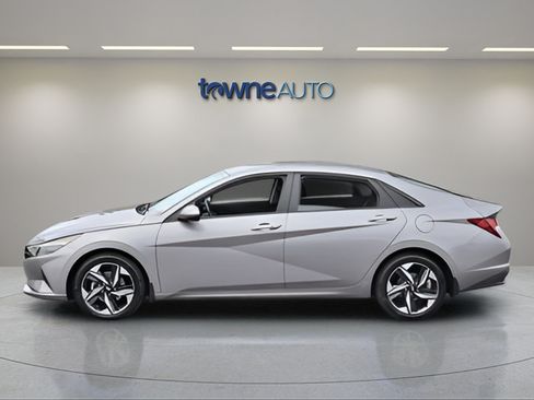 Used 2023 Hyundai Elantra SEL w/ Convenience Package FWD image 2