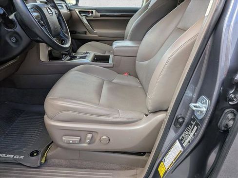 Used 2019 Lexus GX 460 image 16