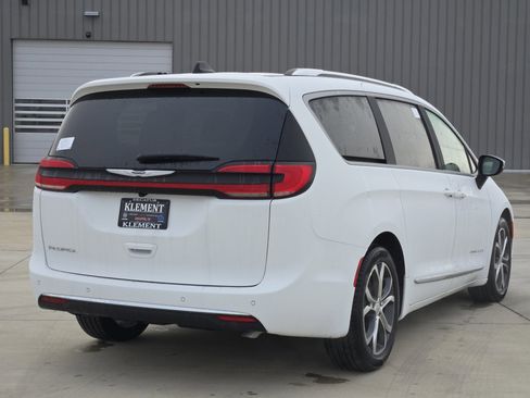New 2026 Chrysler Pacifica Pinnacle image 5
