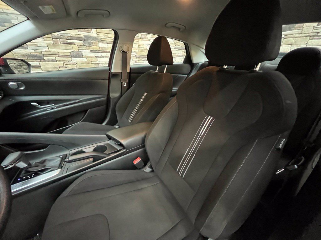 Used 2023 Hyundai Elantra SEL FWD image 32