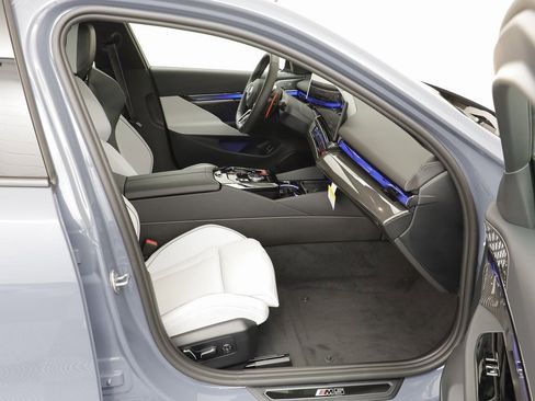 New 2026 BMW M5 w/ Executive Package image 23