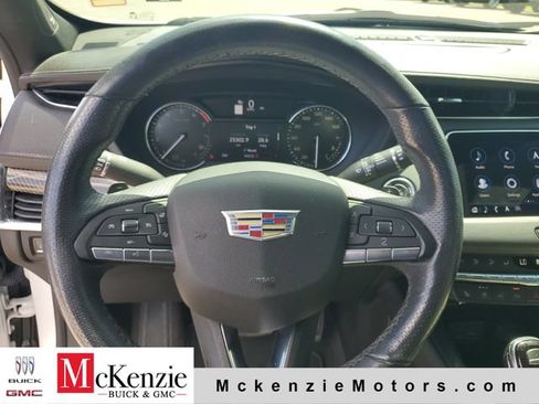 Used 2022 Cadillac XT4 Sport w/ Comfort Package FWD image 10