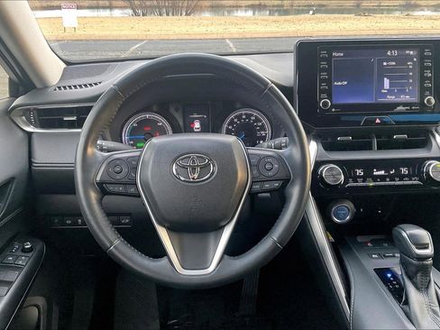 Used 2021 Toyota Venza LE image 5