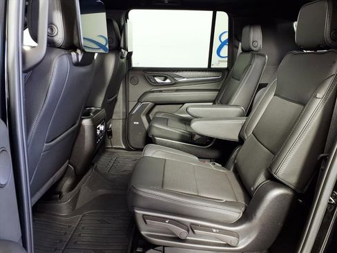 Used 2024 GMC Yukon XL Denali w/ Denali Reserve Package image 6