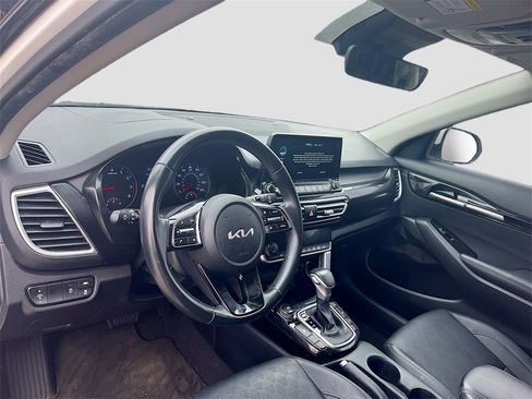 Used 2023 Kia Seltos EX image 9