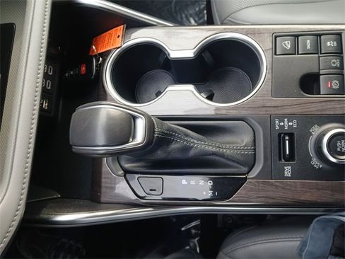Used 2023 Toyota Highlander Limited image 19