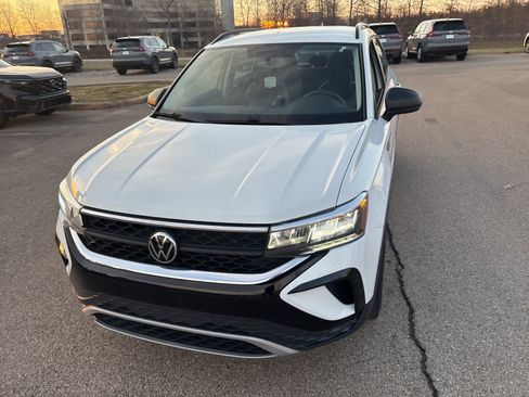 Used 2022 Volkswagen Taos S image 14