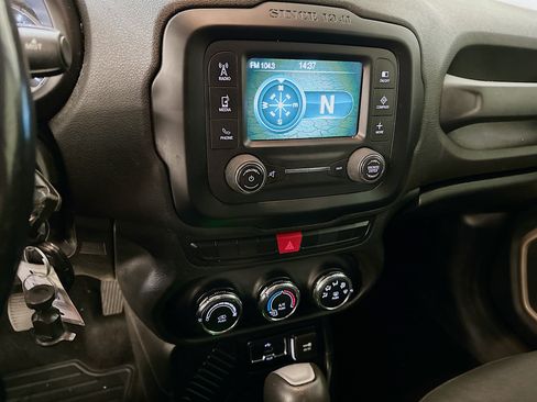 Used 2015 Jeep Renegade Latitude FWD image 26