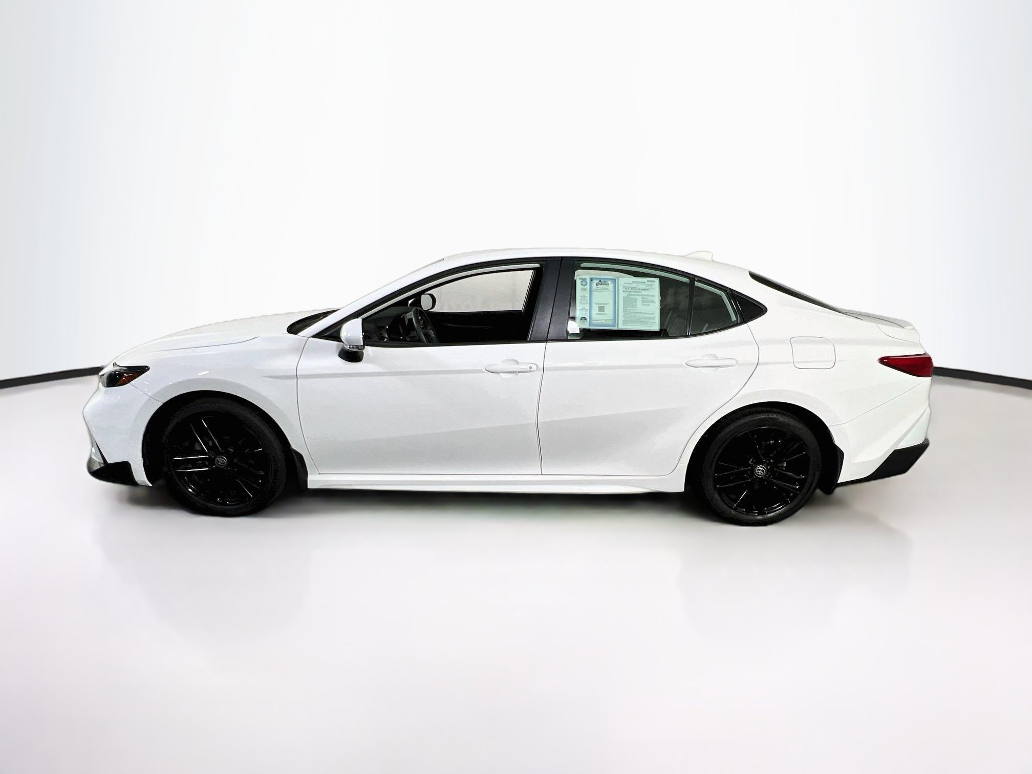 Used 2025 Toyota Camry SE AWD/4WD image 8