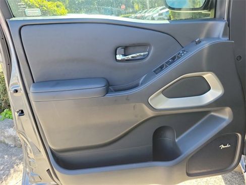 Used 2024 Nissan Frontier SL w/ Technology Package image 12