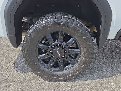 Used 2025 GMC Sierra 2500 AT4 w/ AT4 Premium Plus Package AWD/4WD image 7