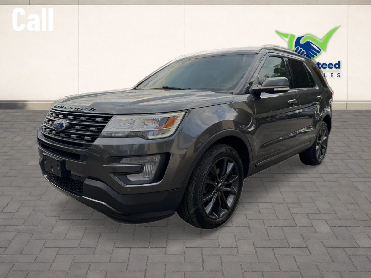 Used 2017 Ford Explorer XLT w/ Equipment Group 202A AWD/4WD image 3