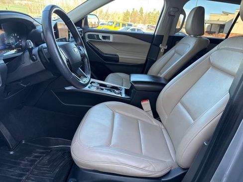 Used 2020 Ford Explorer XLT w/ Equipment Group 202A AWD/4WD image 30