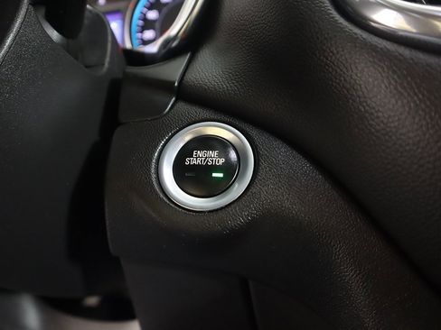 Used 2023 Chevrolet Equinox LT image 39