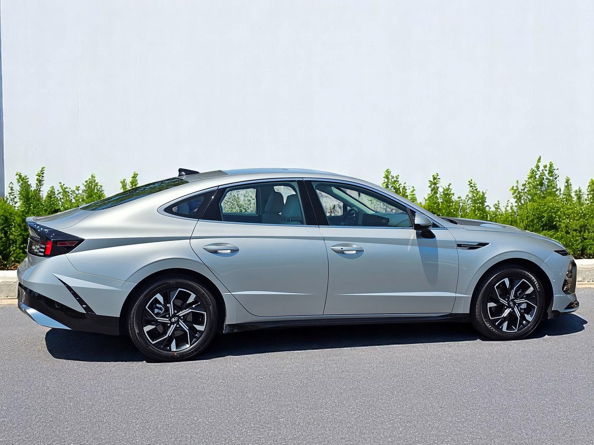 Used 2025 Hyundai Sonata SEL FWD image 6